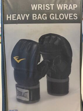 Everlast Black Wrist Wrap Heavy Bag Gloves with Gold Logo